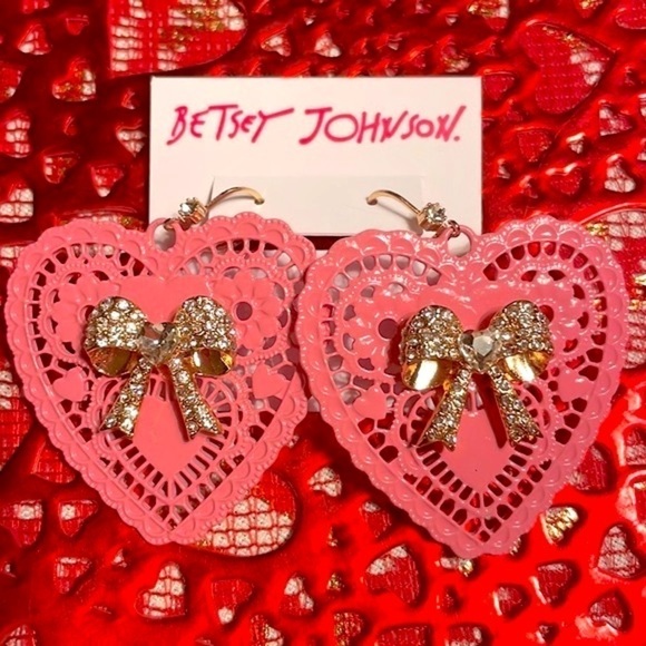Brand New Betsey Johnson Valentine's Day Heart Shaped Doilies Drop Earrings Bows - Picture 2 of 11